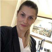 Online, a domicilio, anche a spasso nei giardini...l’inglese s’impara bene dovunque..
Mi hanno sempre detto fin da piccola che sono portata per le lingue, quindi ne ho approfittato per impararne un paio .. la mia lingua preferita è l’inglese ovviamente ..